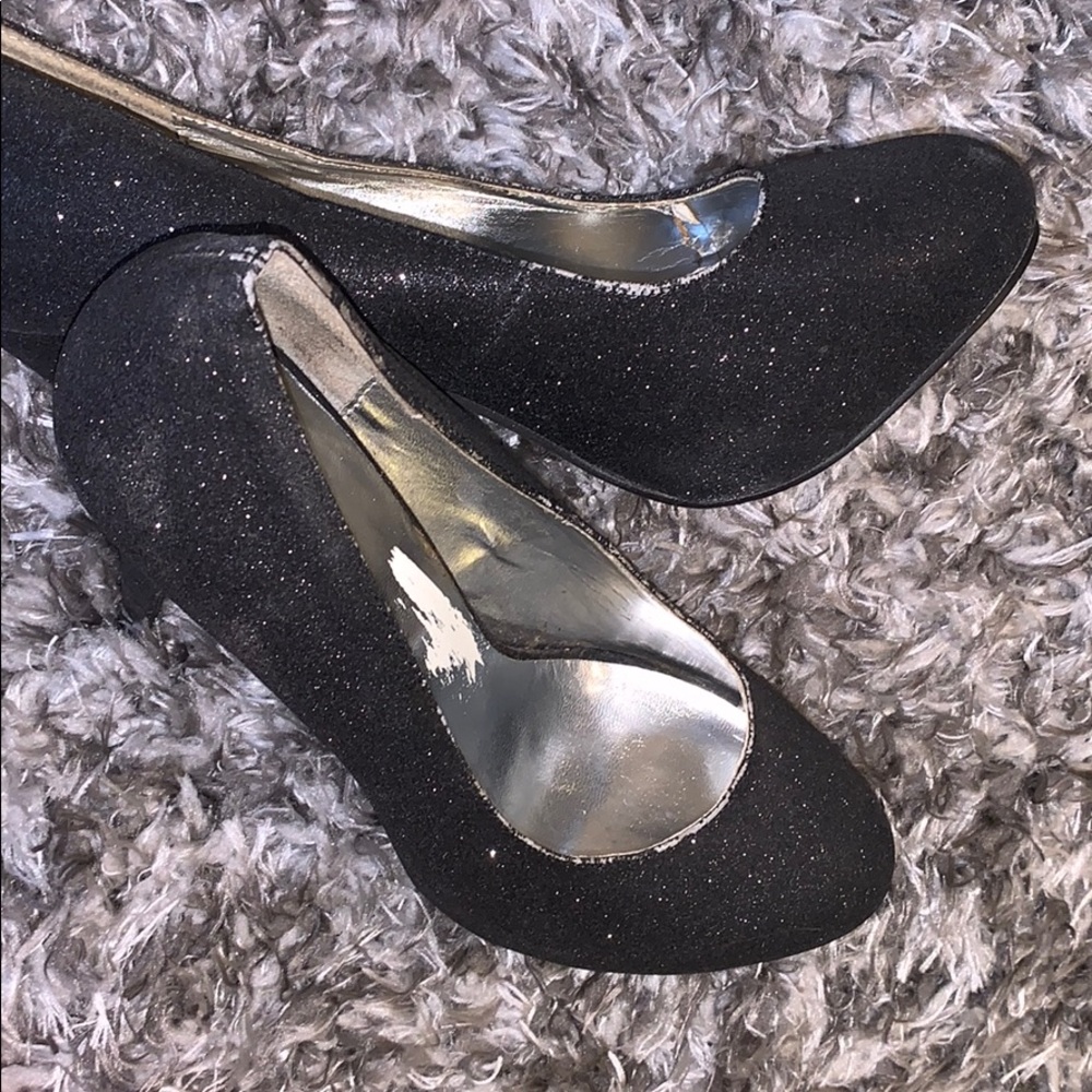 Heels - Picture 3 of 3